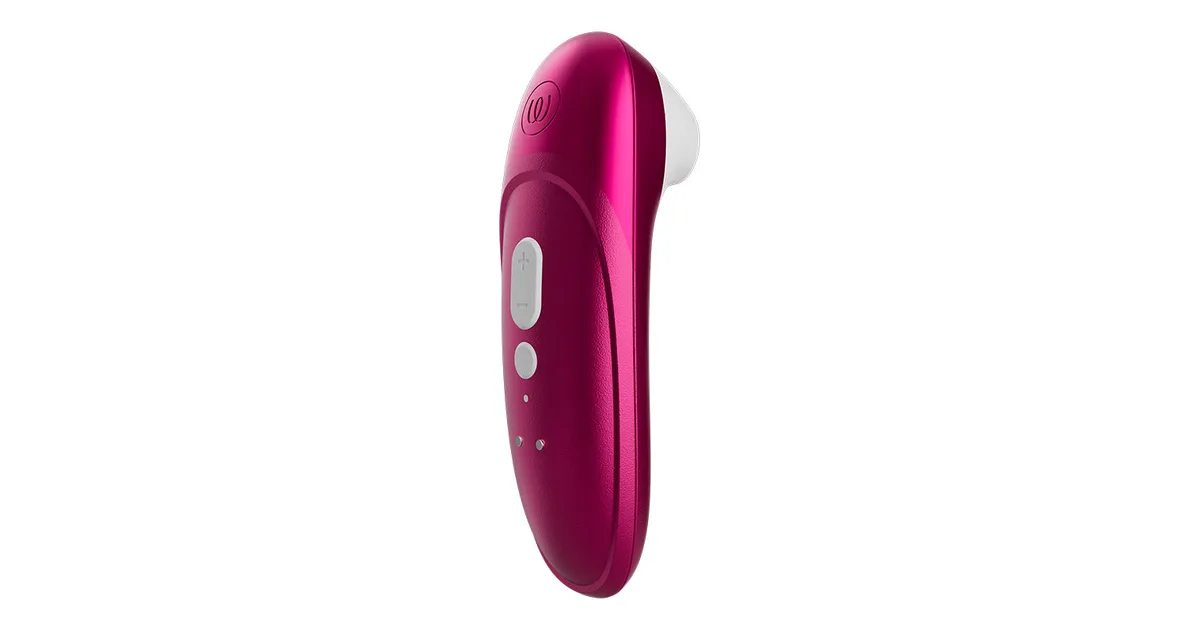 Womanizer Pro rose posé sur une surface douce